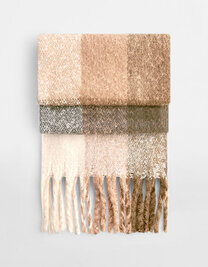 Fluffy Check Scarf (Hover)